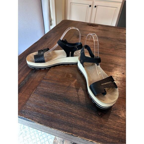 Black Fantasy comfort Sandals - Picture 2 of 8